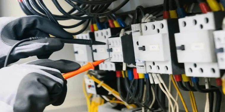 NR 10 - Reciclagem Instalações Elétricas e Serviços – treinamento online da OPUSMED